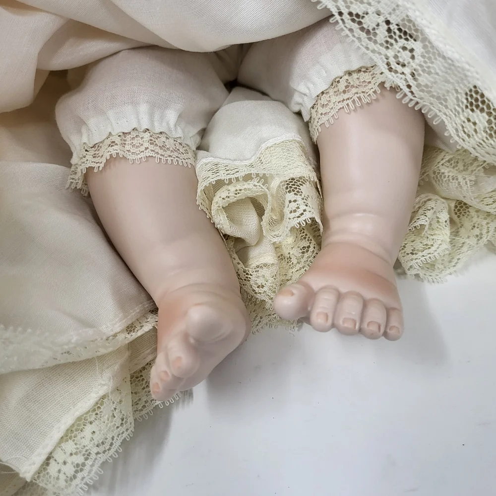 Studio Editions by Dynasty Tricia Porcelain Doll Limited Edition New With COA - Picture 3 of 15